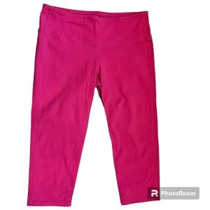 Athleta Chaturanga Capri Cropped Leggings Fuchsia Women’s Size Medium Pe…
